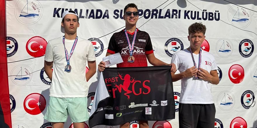Boran Bora hem birinciliğe, hem de rekorlara kulaç attı