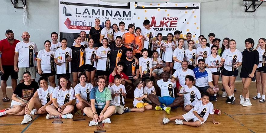 Badmintonda geleneksel turnuva gerçekleştirildi