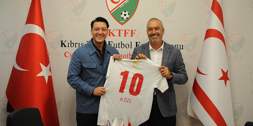 Mesut Özil, KTFF'yi ziyaret etti