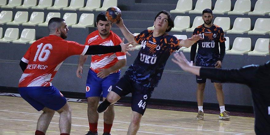 Üniversite hentbolda heyecan devam ediyor