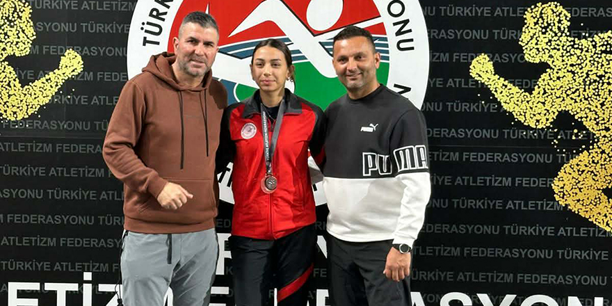 Bir kürsü de Ada Kafa'dan