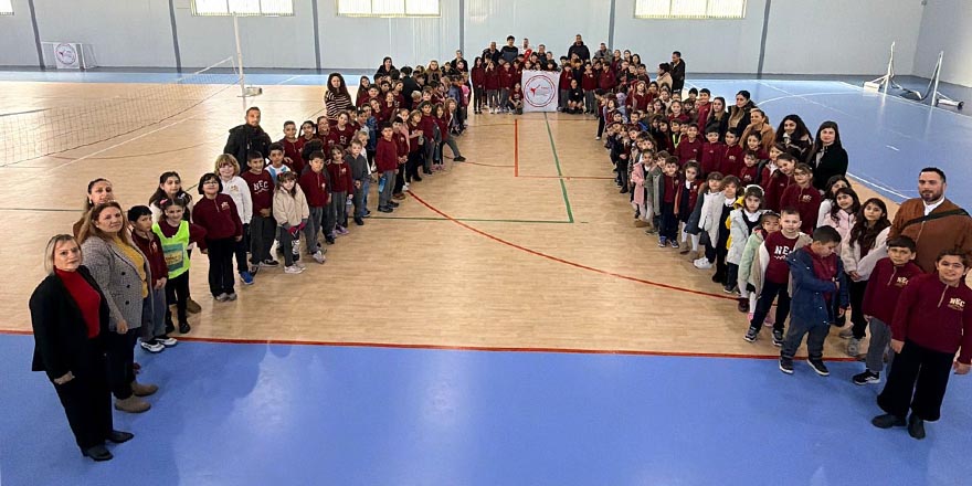 Futbol tenisi çocuklara tanıtıldı