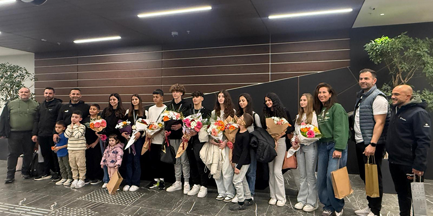 Başarılar Şampiyon Meleklere adandı