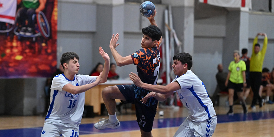 UKÜ ve Darbaz şampiyonluk için karşı karşıya