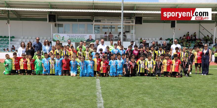Küçükler Arkın Başat anısına oynadı