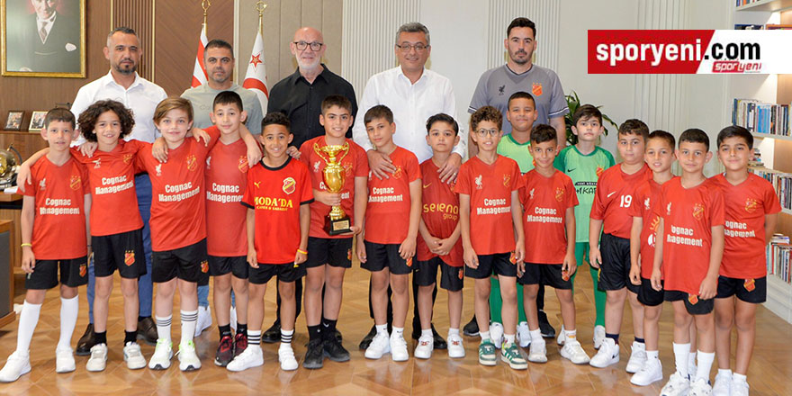 Cumhurbaşkanı Erhürman, Çetinkaya U9 takımını kabul etti