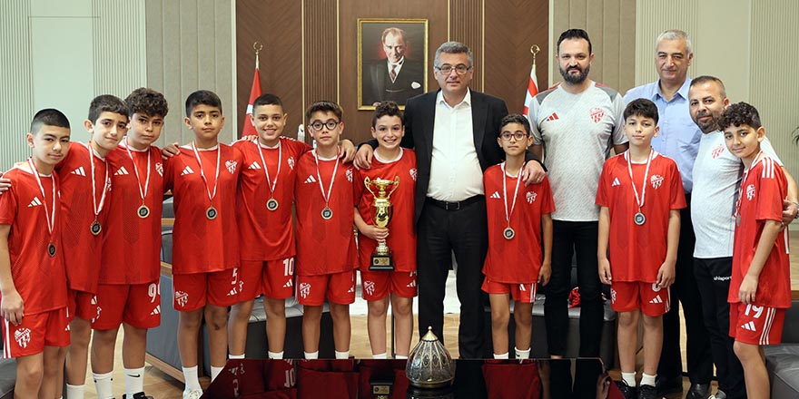 Erhürman, Gönyeli Spor Akademisi U12 Takımını kabul etti