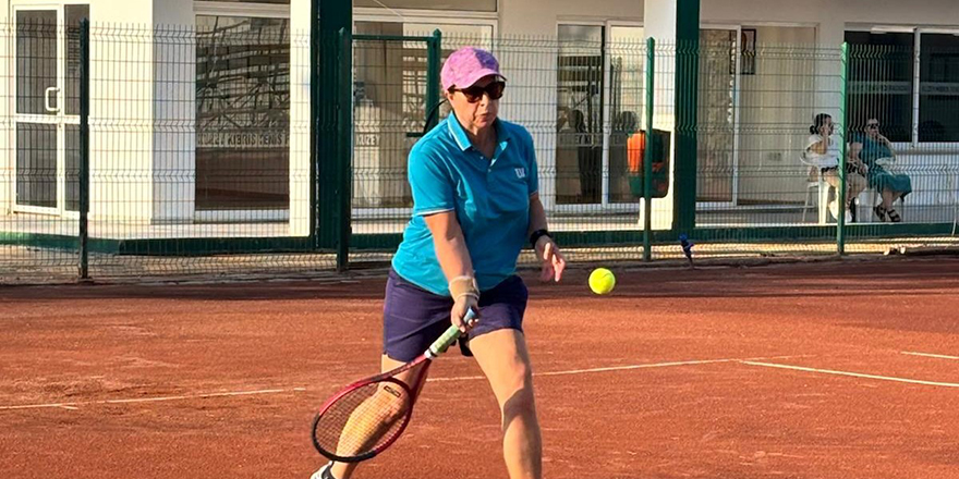 Senyör Cup’ta çekişmeli maçlar