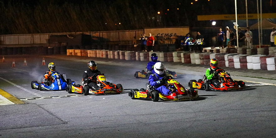 Kartingciler kıyasıya yarıştı