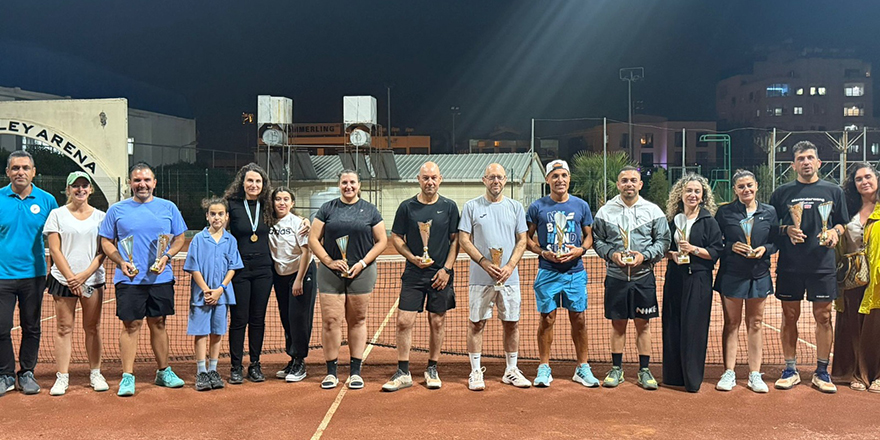Teniste Senyör Cup heyecanı yaşandı