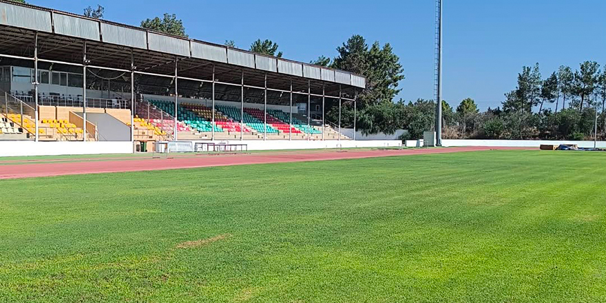 Üner Berkalp Stadı’nın zemini yenilendi