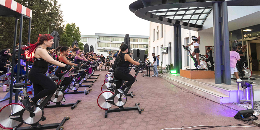 Yakın Doğu Spor Kulesi farklı spor branşlarını bir araya getiriyor