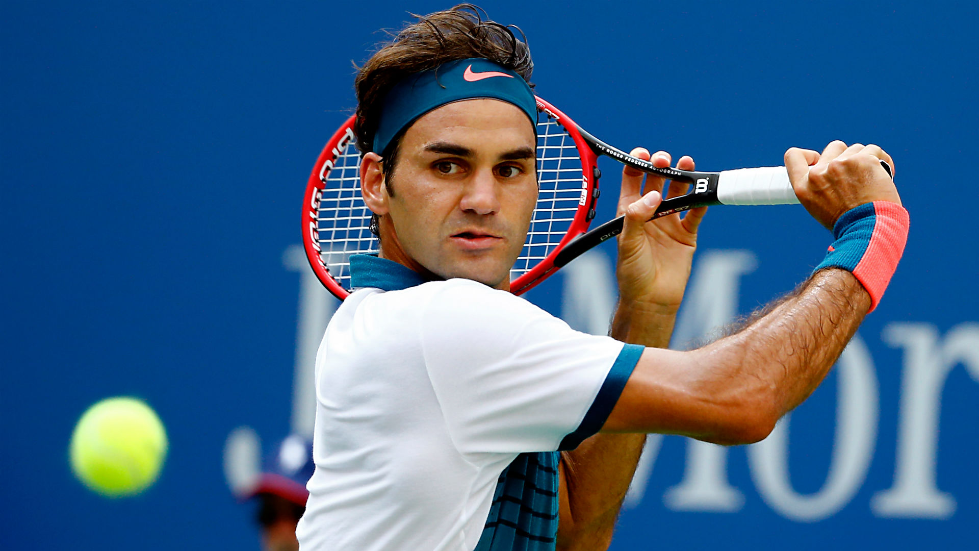 Federer galibiyetle döndü