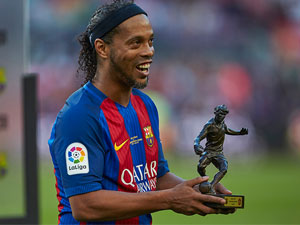 Ronaldinho veda etti
