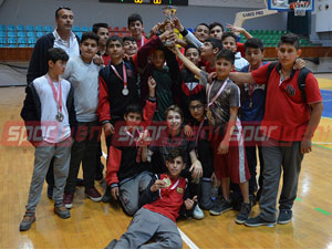 Bayraktar Ortaokulu şampiyon