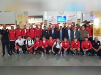 Milliler Londra'ya uçtu