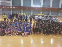 Minikler voleybol şöleninde buluştu