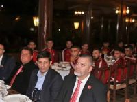 U21’ler onuruna yemek verildi