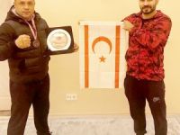 Boksta Turunç’a Türkiye’de plaket