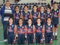 Küçükler parkede terledi