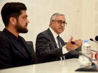Akıncı, spor federasyonları ile görüştü