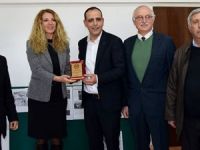 Fezile Işık ödüllendirdi