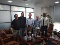 Yenicami’den Kaner’e çifte kupalı ziyaret