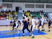 Seyirciler tribüne dönüyor