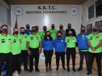 Hakemlere kokartları takdim edildi