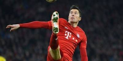Messi ve Ronaldo’yu geride bıraktı