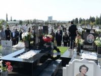 Özgüren kabri başında anıldı