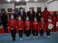 Cimnastikçiler, madalyalarını aldı