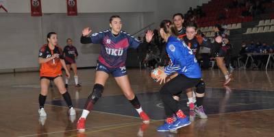 Hentbolda sıra büyüklerde