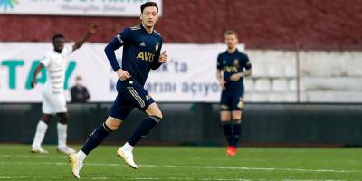 Mesut Özil ilk 11'e