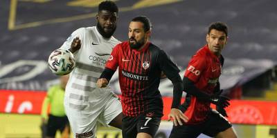 “Futbolun zevkini tam anlamıyla yaşayamıyoruz”