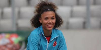 Buse Ukrayna’da yıldızlarla yarıştı