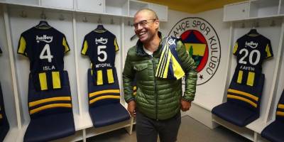Alex sahalara teknik adam olarak dönüyor