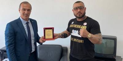 Plaket takdim edildi, başarılar dilendi