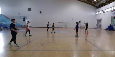 Hentbolda antrenmanlar kurallar çerçevesinde yapılıyor