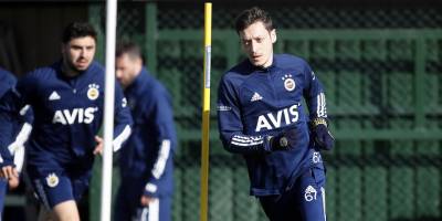 Mesut Özil sahalara dönüyor