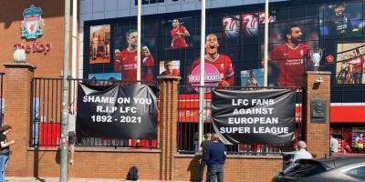 Liverpool taraftarları tepkili: Ruhlarını sattılar
