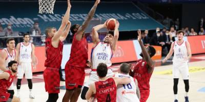 Erten’li Efes yarı finalde