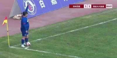 Takımı satın aldı, oğlunu oynattı