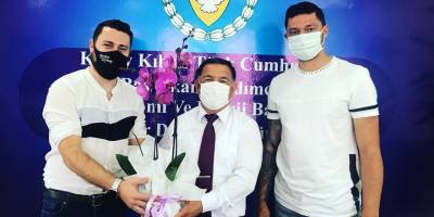 Futbolculardan Tek’e nezaket ziyareti