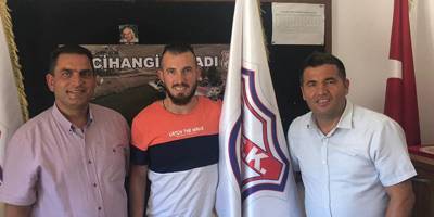 Cihangir'de Behiç Kum ile yollar ayrılıyor