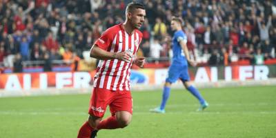 Podolski ve üç futbolcu ile yollar ayrıldı