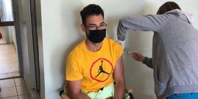 Yiğitcan Hekimoğlu’na ilk doz aşı yapıldı