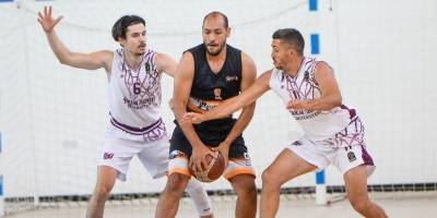 YDÜ’den ikide iki: 77-64