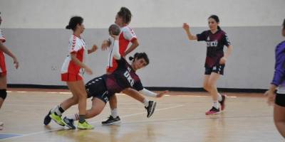 Hentbolda U16’lar parkede