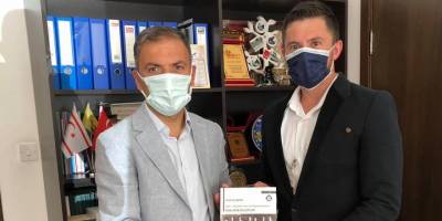 Sakallı kitabını, Tekçam’a takdim etti